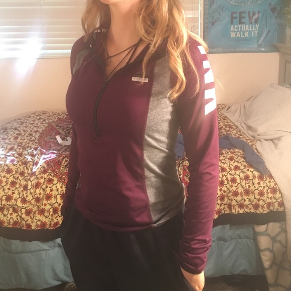 Fitted maroon vs pink ultimate half zip XS