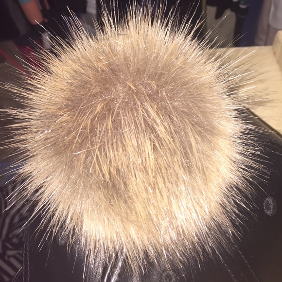 Leather adjustable fur ball hat - Picture 4 of 4