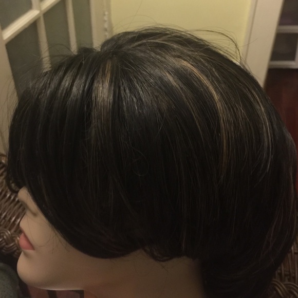 Beautiful Wig - Picture 2 of 3