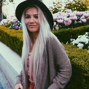 Meet your Posher, Holly