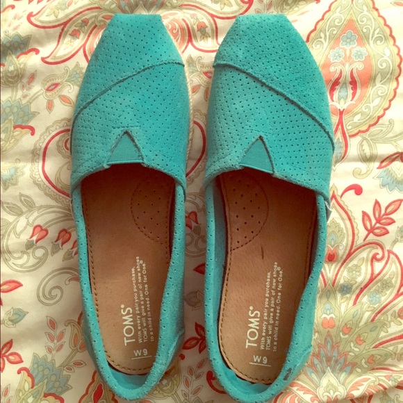 Women's classic perf suede shoe!