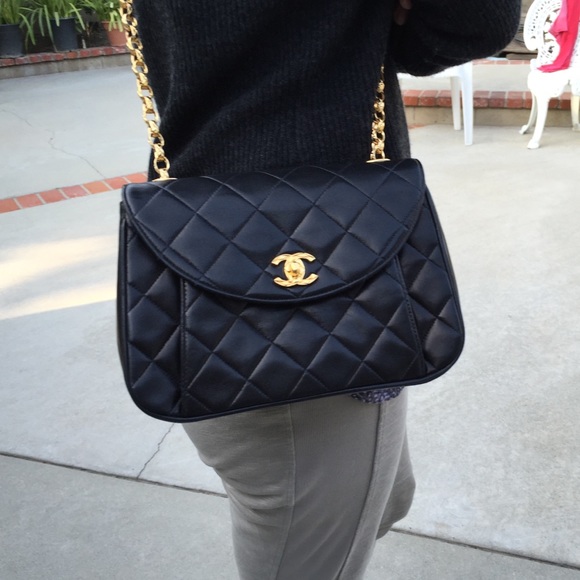 Authentic Chanel vintage leather bag - Picture 3 of 8
