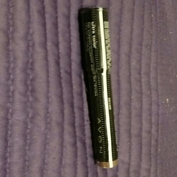 **SOLD** AVON Ultra Color Lip Crayon