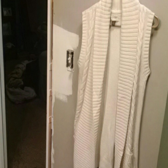 Sleeveless cream open wrap sweater