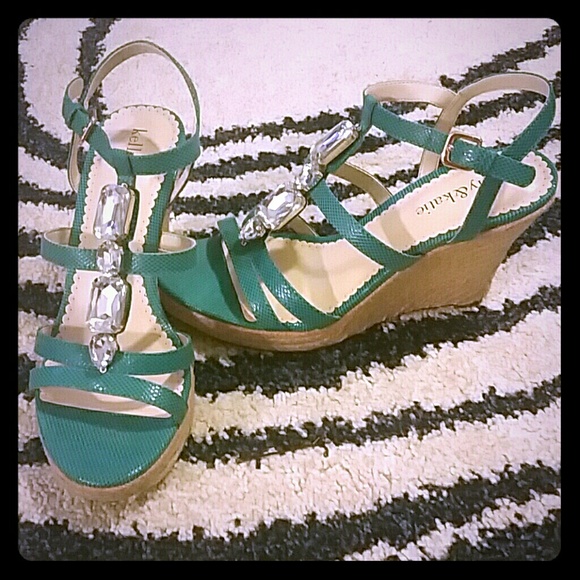 Kelly & Katie Shoes - 🔶CLEARANCE🔶NIB Kelly & Katie Wedge Sandals
