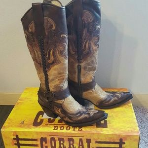 Corral boots