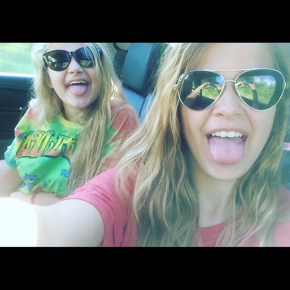 Meet your Posher, Celeste - Picture 1 of 1