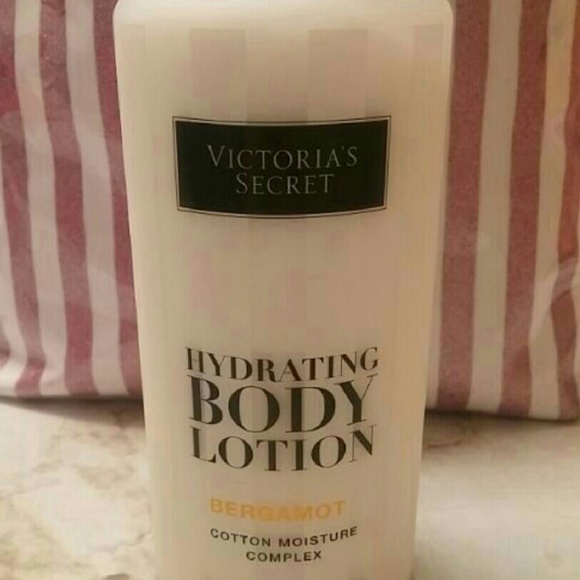 Victoria's Secret Hydrating Body Lotion