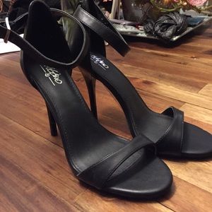 Mossimo black heels