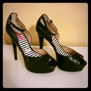 Like new Betsey Johnson heels