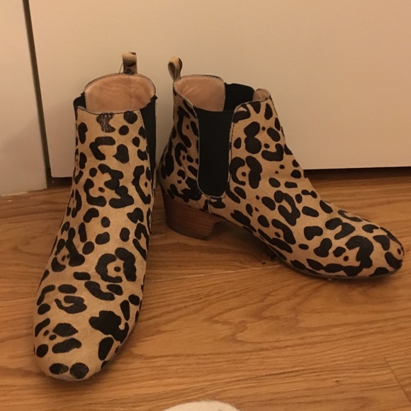 Marais USA calf hair leopard booties sz6 run small