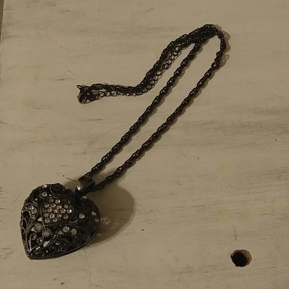 (ON SALE!!) NWOT Black Studded Heart Necklace