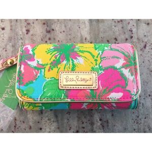 🆕 Lilly Pulitzer It's a Keeper Wristlet