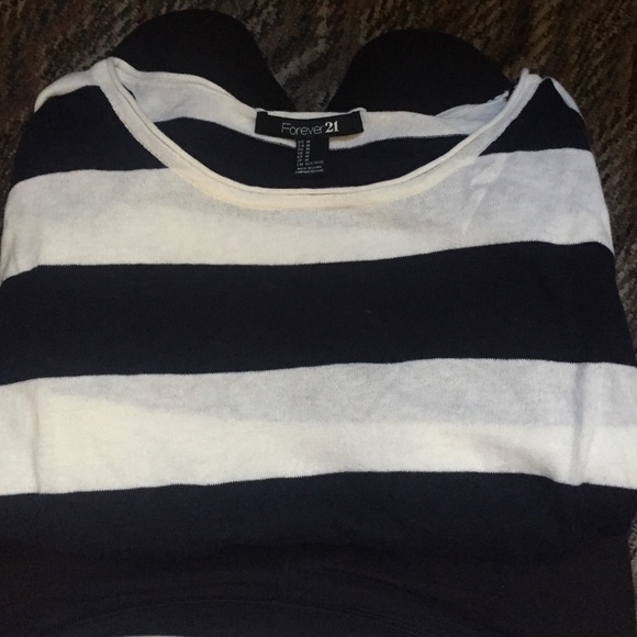 3 Long sleeve sweaters - Picture 3 of 3