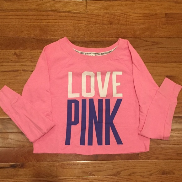 Cropped crew neck.