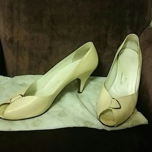 Vintage BRUNO MAGLI pumps with gold embelishment