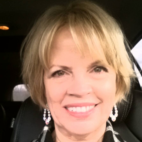 Meet your Posher, Debbie - Picture 1 of 1