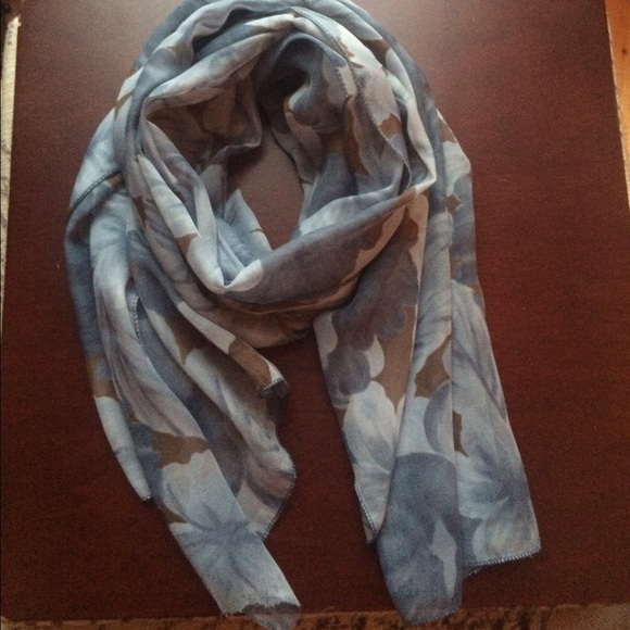 Scarf w dark / light blue flowers brown background - Picture 1 of 4