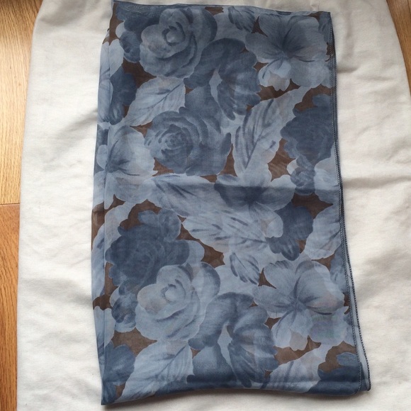 Scarf w dark / light blue flowers brown background - Picture 3 of 4