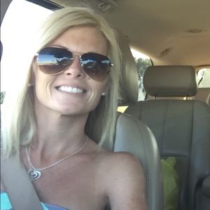 Meet your Posher, Christie