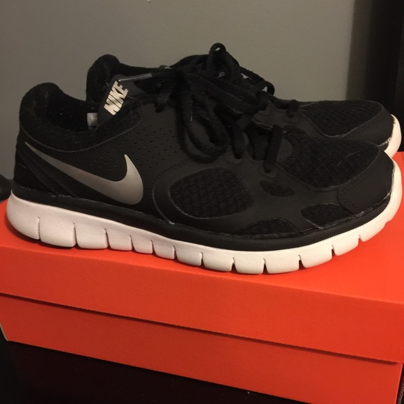 Black and white nike free run - Picture 2 of 3