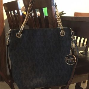 📢THIS WEEKEND ONLY - Michael Khors messenger bag