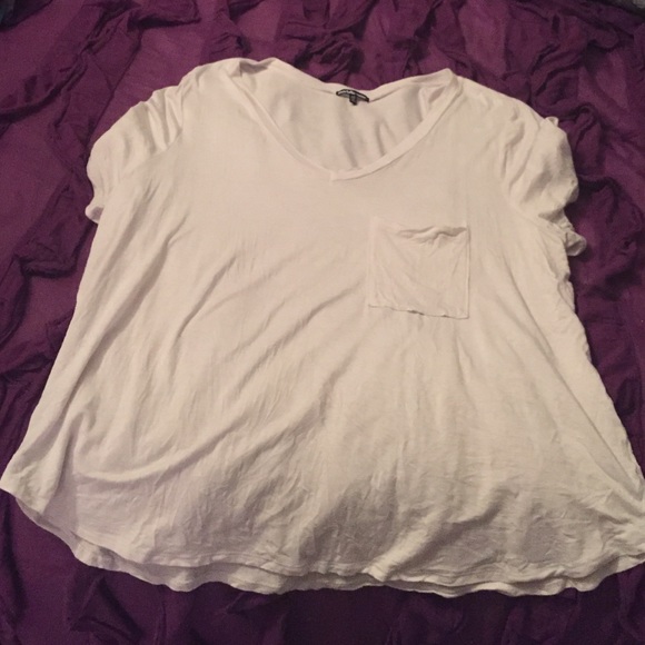 White, V neck pocket T