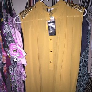 🛍🎀BNWT sheer top 💗🛍