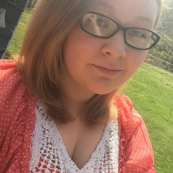 Meet your Posher, Cassandra - Picture 1 of 1