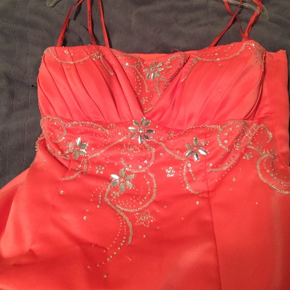 Floor length coral gown - Picture 2 of 4