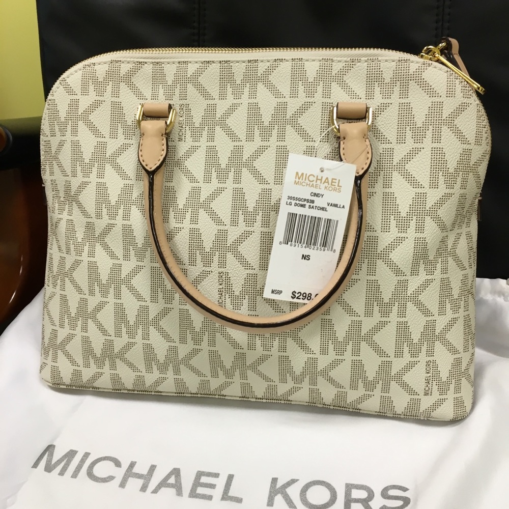 NWT MICHAEL KORS LARGE DOME VANILLA SATCHEL