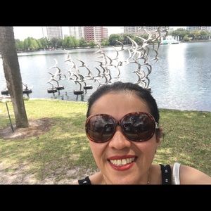 Meet your Posher, Joy