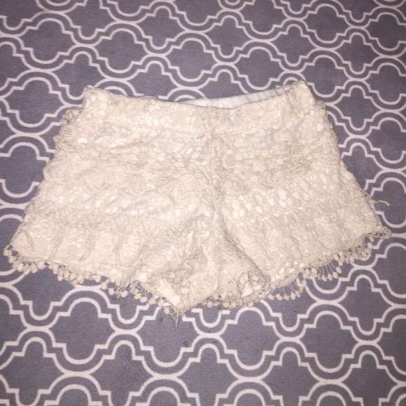 Crotchet white shorts - Picture 1 of 4
