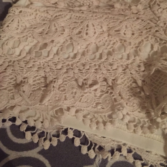 Crotchet white shorts - Picture 2 of 4