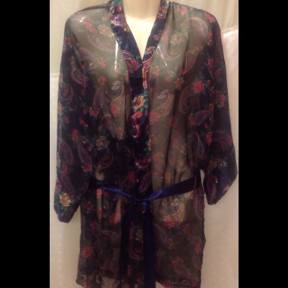 VS SHEAR PRETTY ROBE