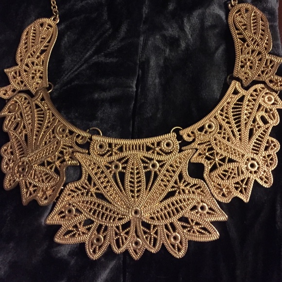 👑 Dazzling Statement Necklace 👑