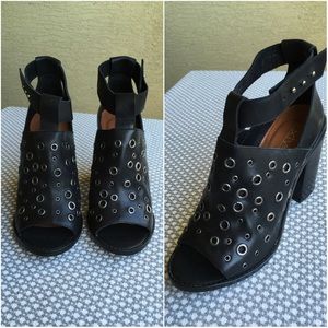 SALE: Sixtyseven Black Leather Heels