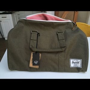 Herschel Novel Duffel in army green