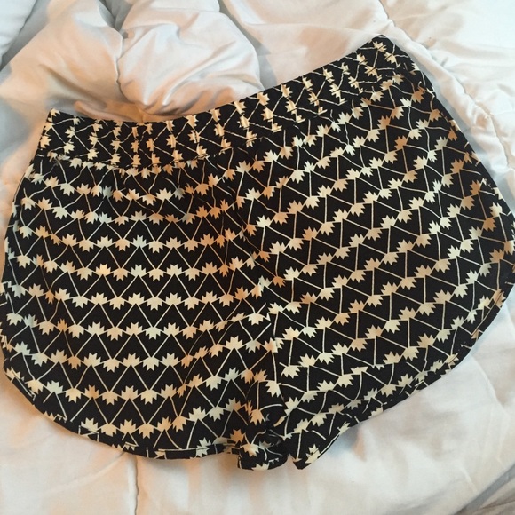 Flowy patterned shorts - Picture 2 of 2