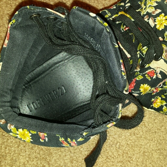 Shoes - Picture 4 of 4