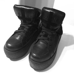 UNIF Cross Trainers in Black Size 7