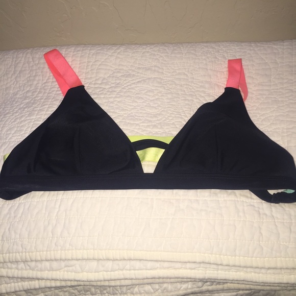 Sporty cute bikini top