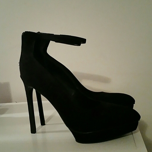 JustFab Emily Black Pumps