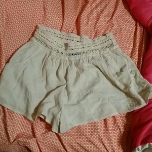 Cloth creme colored shorts