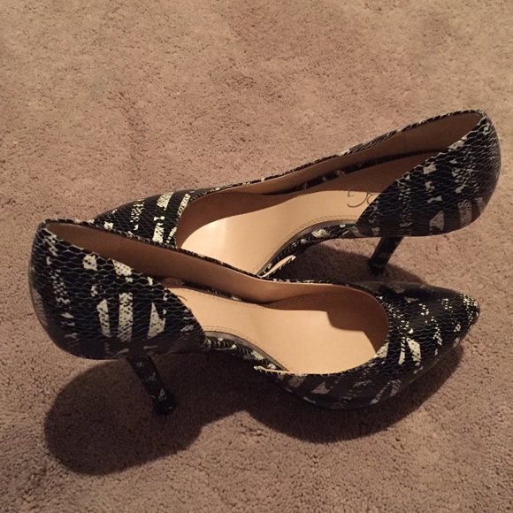 BCBG pumps - Picture 2 of 4
