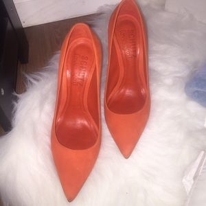 Schultz orange pump