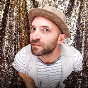 Meet your Posher, Zachary