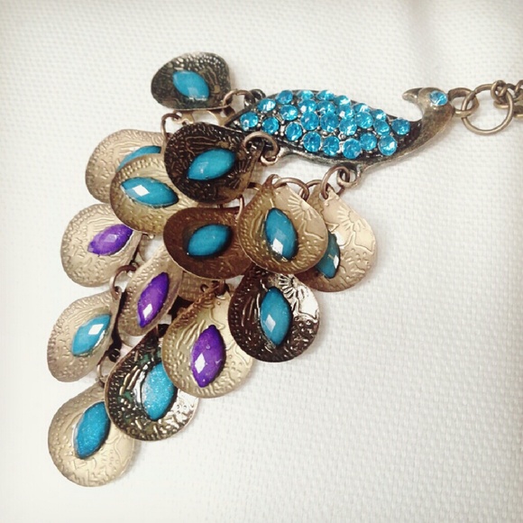 🚫SOLD🚫Beautiful Peacock Pendant Necklace - Picture 2 of 3