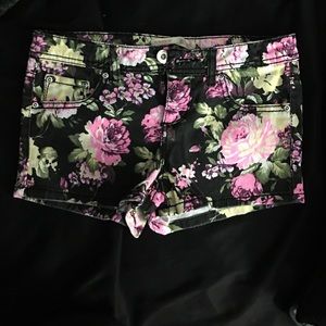 Flowered jean shorts