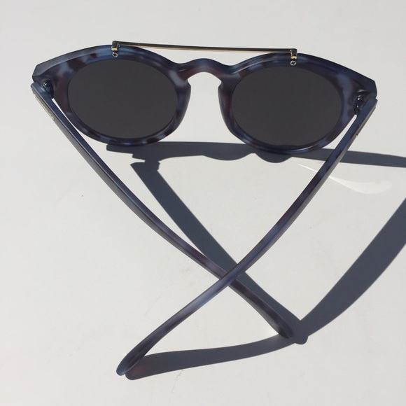 NWT || Black Tie Gray Tortoise Retro Sunglasses - Picture 4 of 4